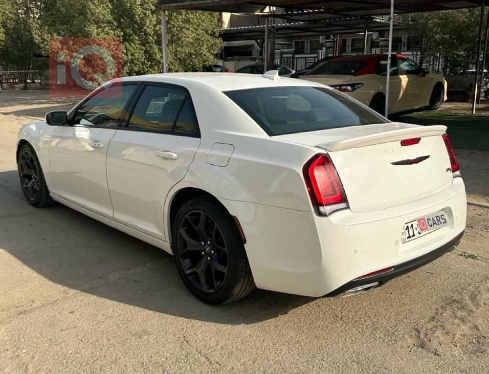 کرایسلەر 300